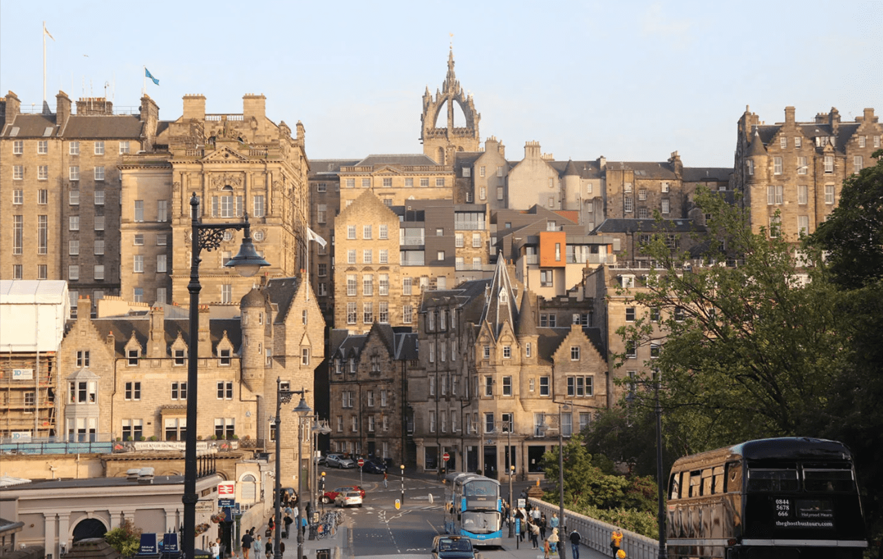 Day Trips from Edinburgh: The Historic Town of Linlithgow